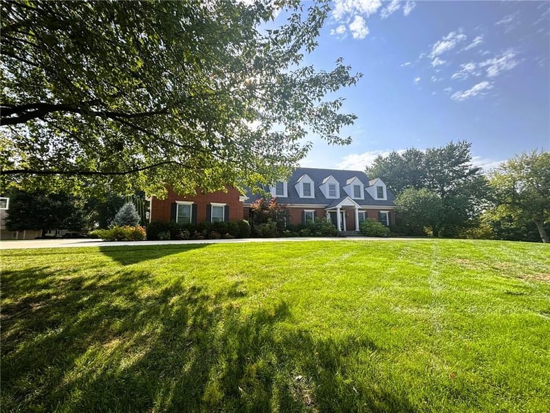 28 Court Ln, St Joseph, MO 64506