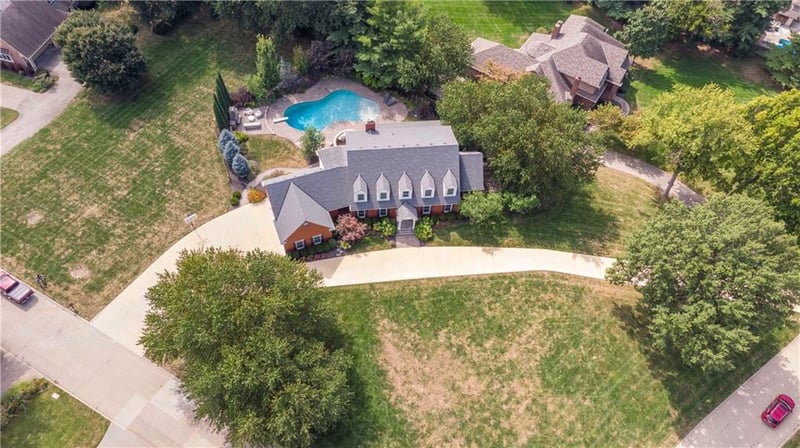 28 Court Ln, St Joseph, MO 64506