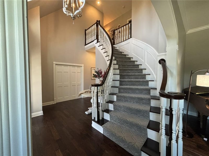 28 Court Ln, St Joseph, MO 64506
