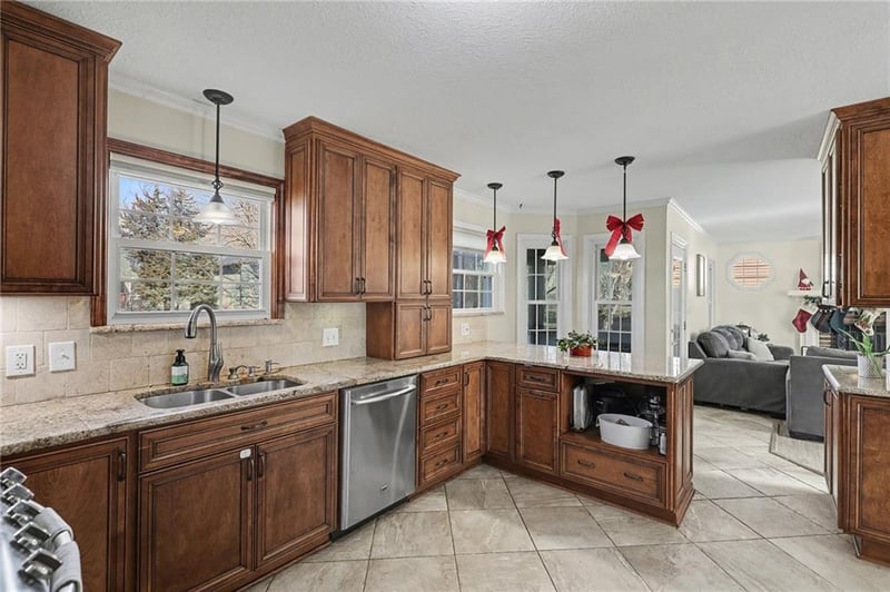 722 Deerfield St, Leavenworth, KS 66048