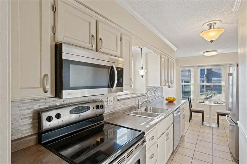 11632 113th St, Overland Park, KS 66210