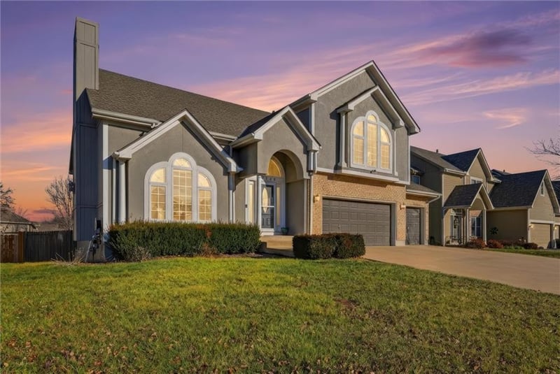 25700 31st Ter, Blue Springs, MO 64015