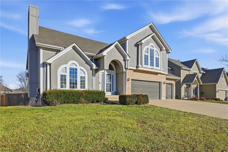 25700 31st Ter, Blue Springs, MO 64015