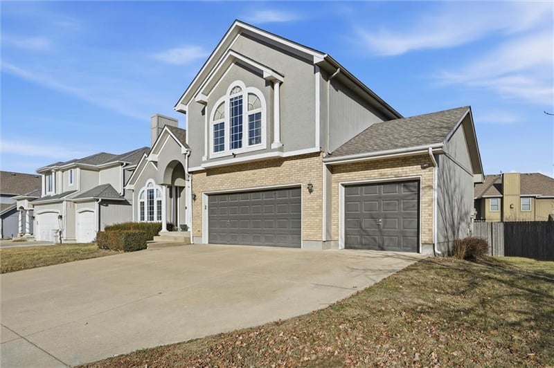 25700 31st Ter, Blue Springs, MO 64015