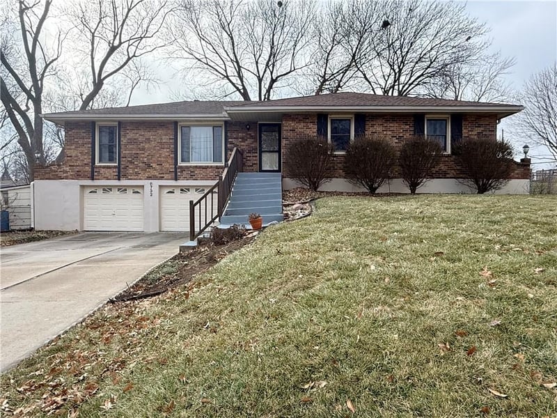 8732 Old Stagecoach Rd, Kansas City, MO 64154