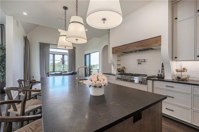 8512 Booth Ave, Kansas City, MO 64157