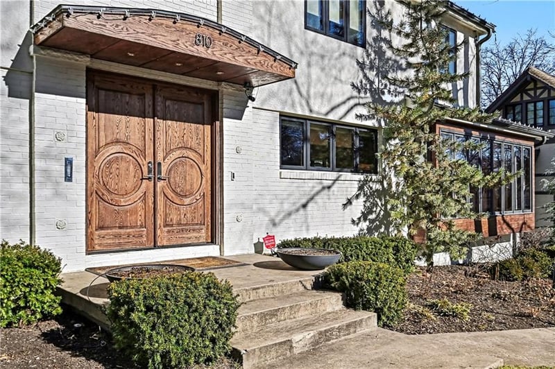 810 W 57th St, Kansas City, MO 64113