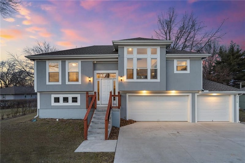 2312 72nd St, Kansas City, MO 64118