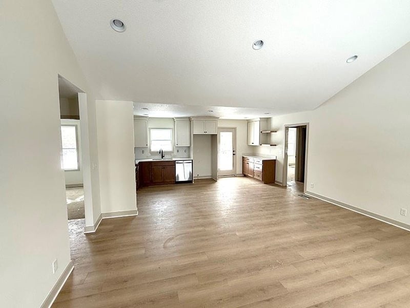 626 Village Dr, Lee's Summit, MO 64063