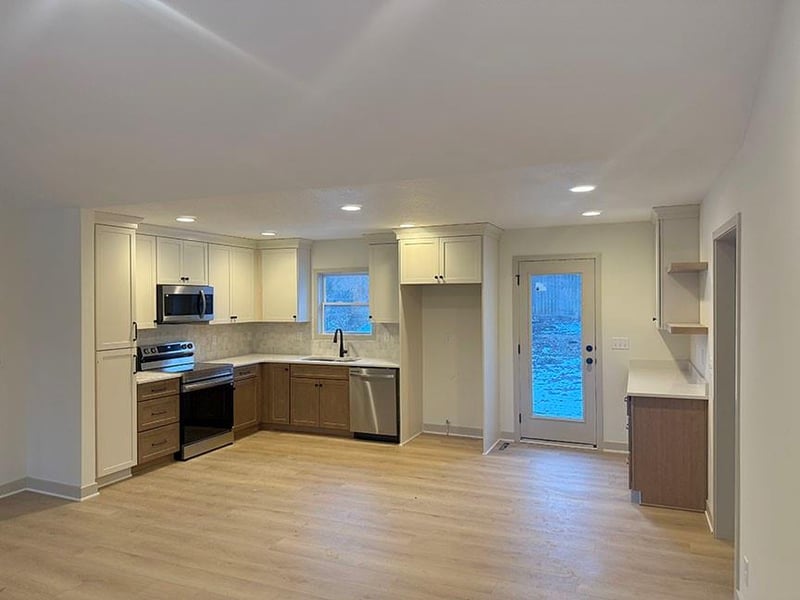 626 Village Dr, Lee's Summit, MO 64063