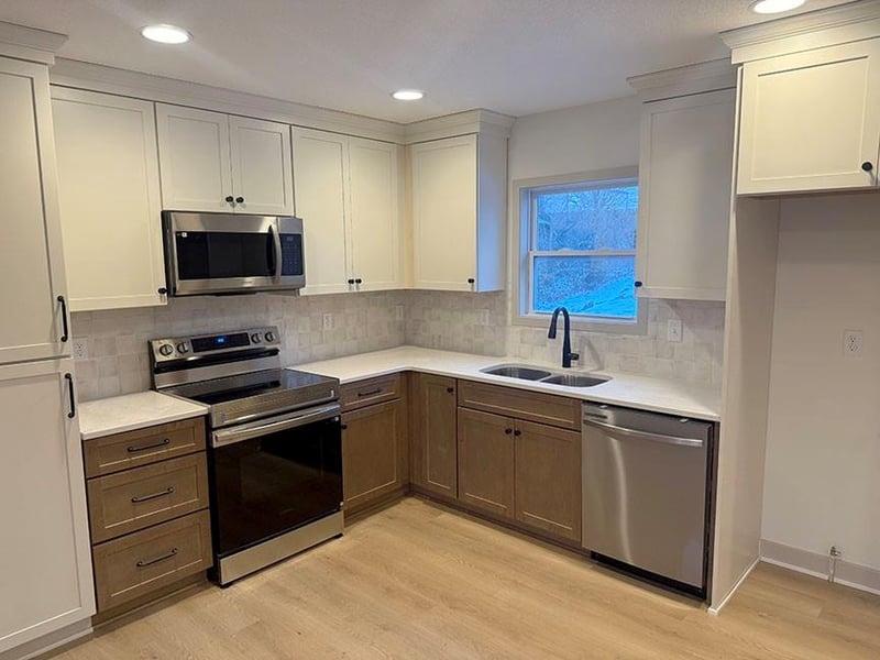 626 Village Dr, Lee's Summit, MO 64063