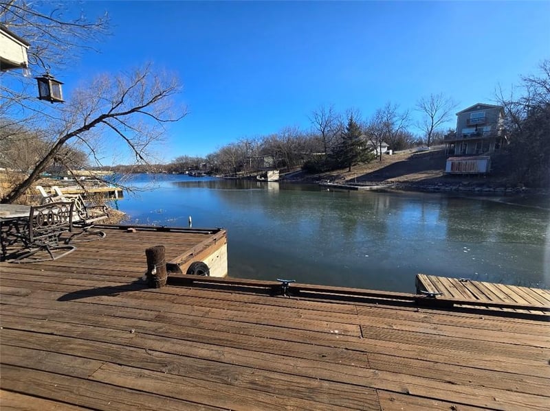 393 Sugar Lake Dr, Mound City, KS 66056