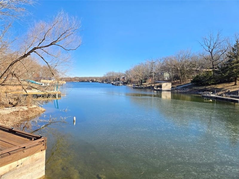 393 Sugar Lake Dr, Mound City, KS 66056