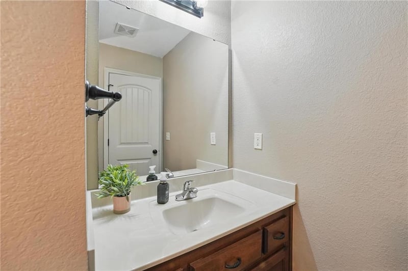 6833 116th Ter, Kansas City, MO 64156