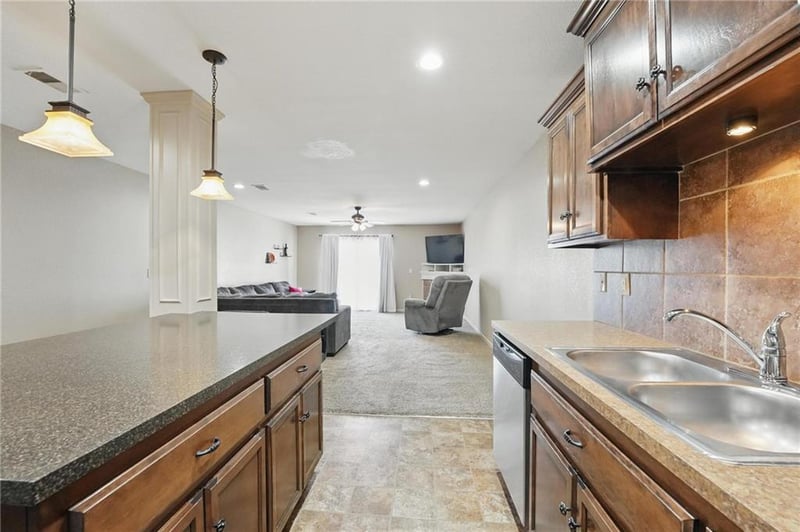 6833 NE 116th Ter, Kansas City, MO 64156