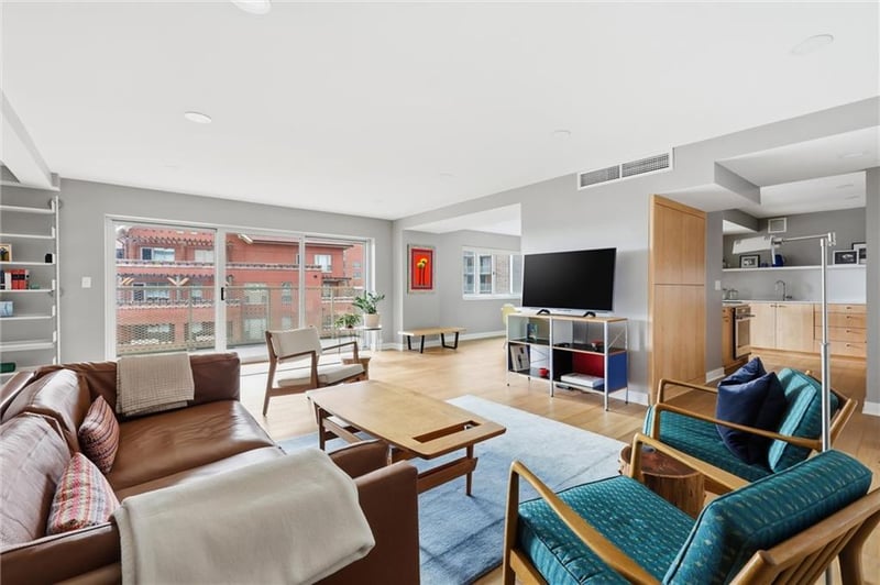 310 49th St #805, Kansas City, MO 64112