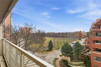 310 W 49th St #805, Kansas City, MO 64112