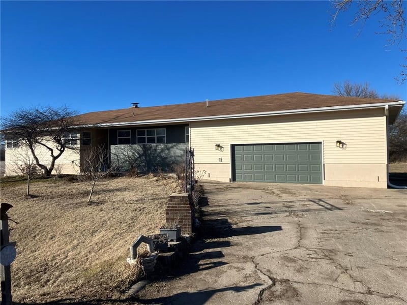 200 Lakecrest Blvd, Rushville, MO 64484