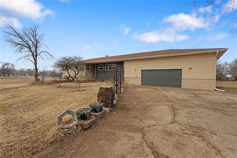 200 Lakecrest Blvd, Rushville, MO 64484