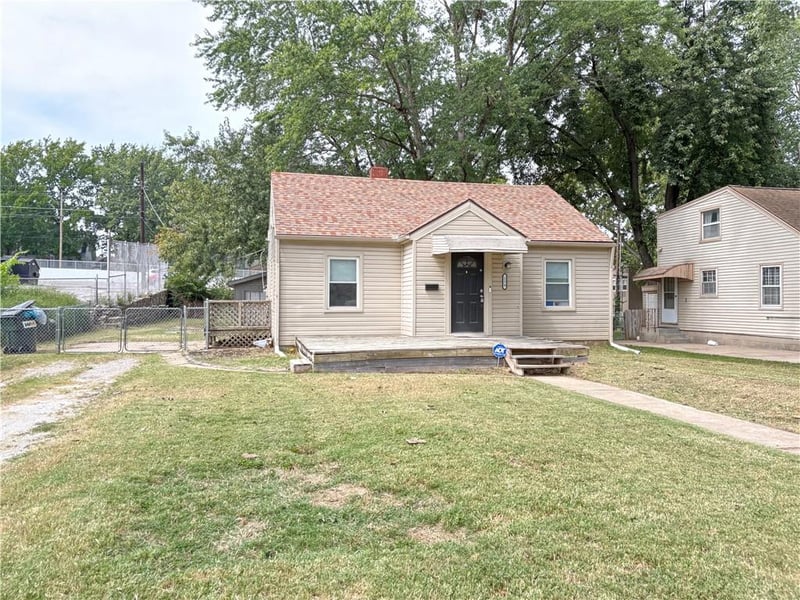 230 Huttig Ave, Independence, MO 64053