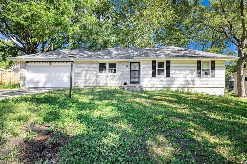 801 Redwood Dr, Independence, MO 64056