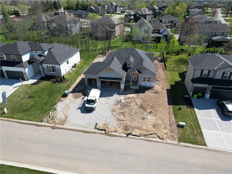 2616 Woodland Oak Dr, Lee's Summit, MO 64086