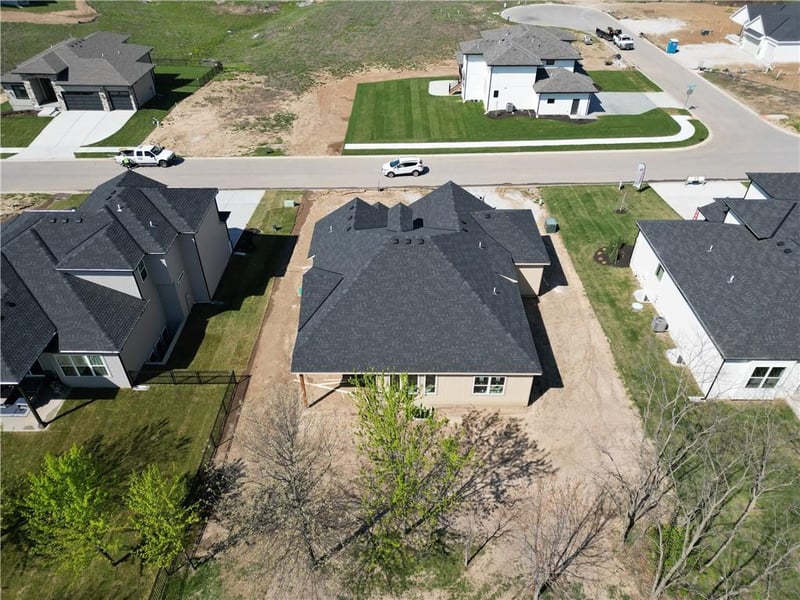 2616 Woodland Oak Dr, Lee's Summit, MO 64086