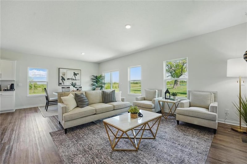 2203 Creek View Ln, Raymore, MO 64083
