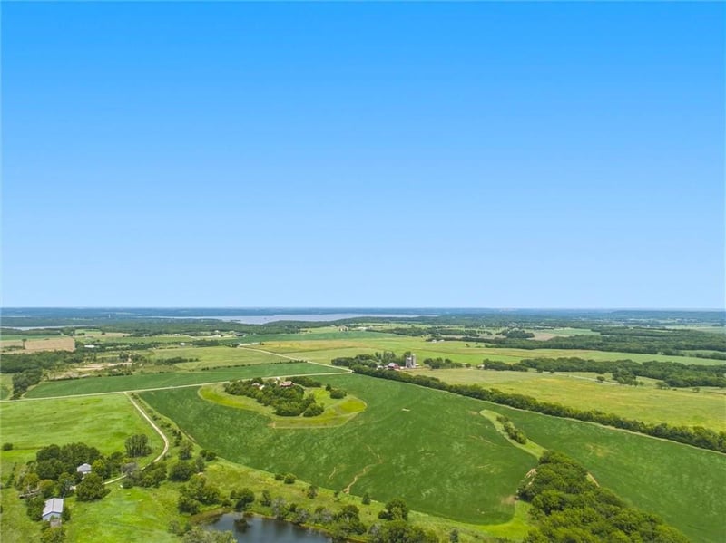 645 N 900 Rd, Lawrence, KS 66047