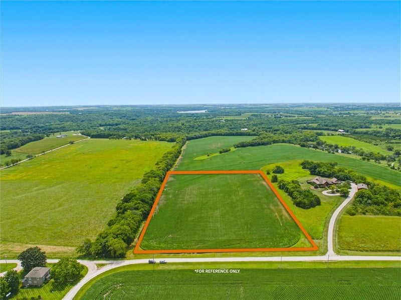 645 N 900 Rd, Lawrence, KS 66047
