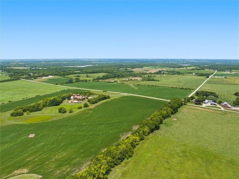 645 N 900 Rd, Lawrence, KS 66047