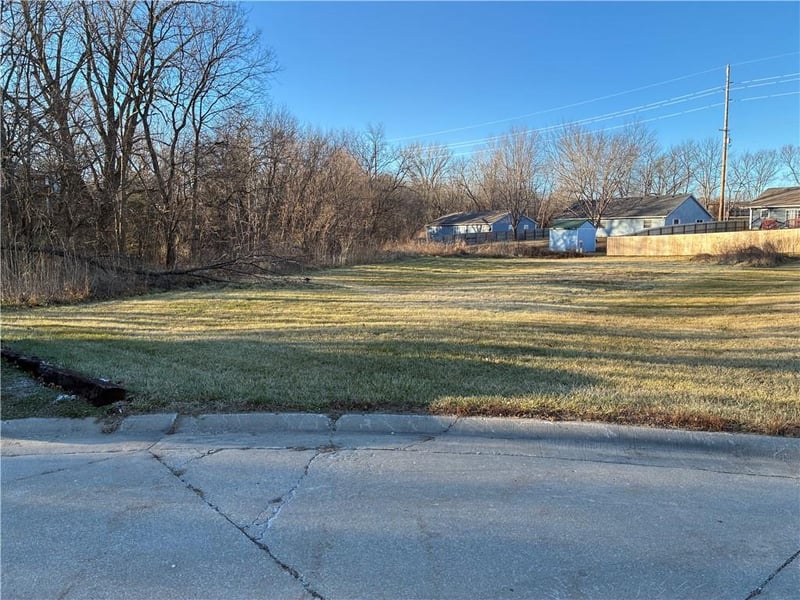 105 W Fawn Dr, Savannah, MO 64485