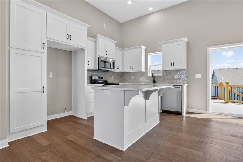 16244 Giorgia St, Parkville, MO 64152
