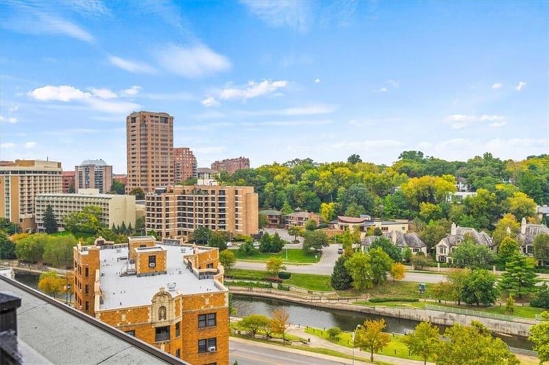 803 48th St #101, Kansas City, MO 64112