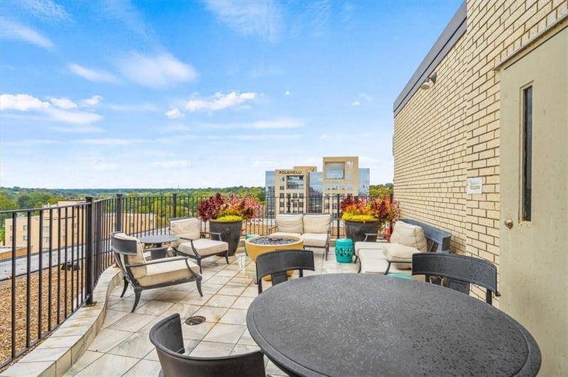 803 48th St #101, Kansas City, MO 64112