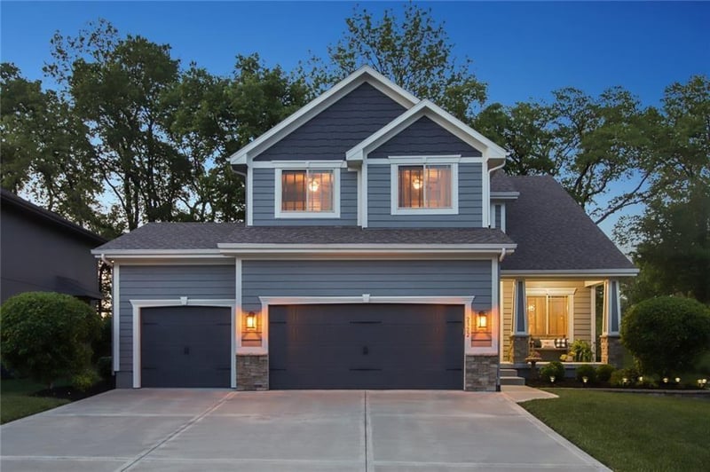 2322 River Trail Rd, Lee's Summit, MO 64082