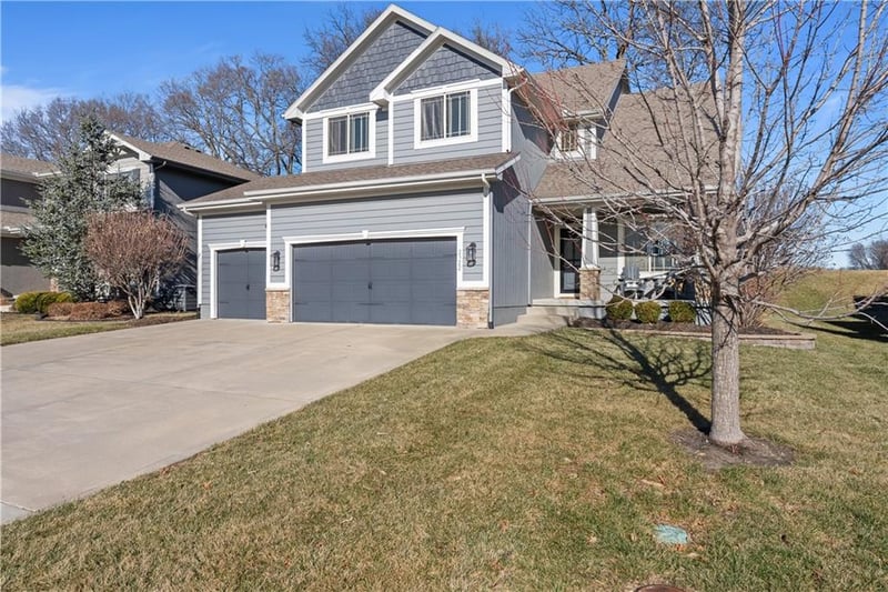 2322 River Trail Rd, Lee's Summit, MO 64082