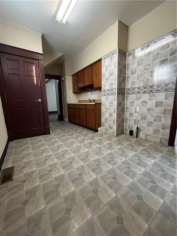 3907 9th St, Kansas City, MO 64127