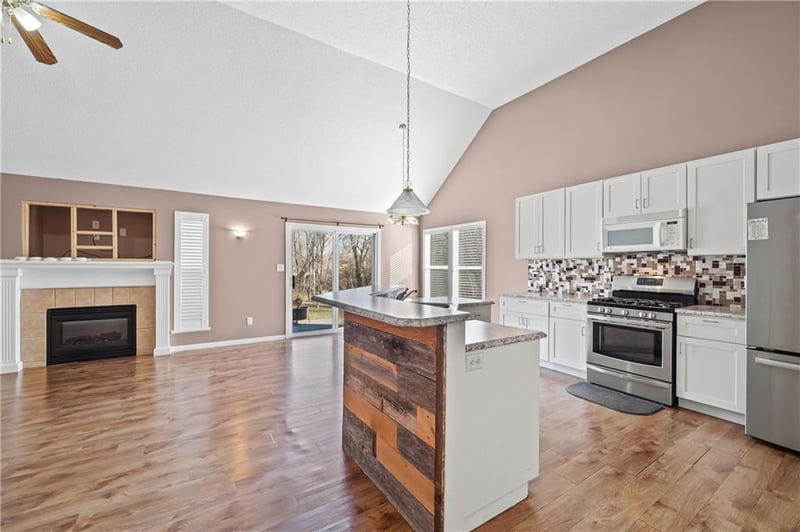 1007 Blue Branch Dr, Grain Valley, MO 64029