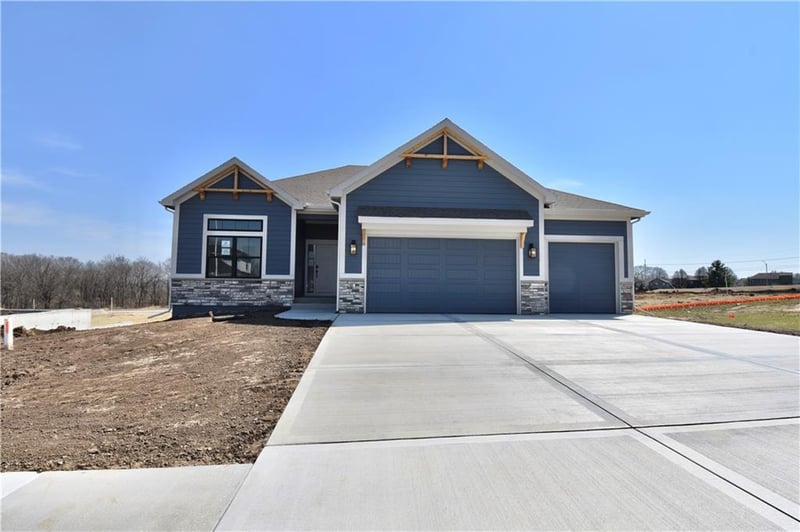 7629 Booth Ave, Kansas City, MO 64158