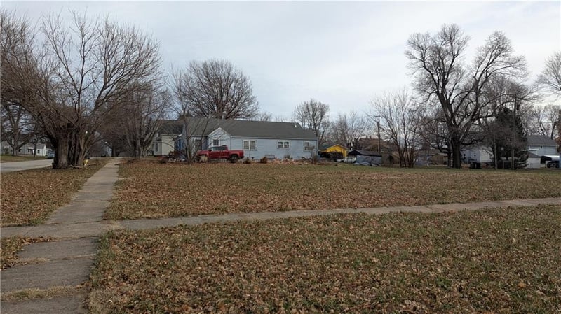 815 Shawnee St, Hiawatha, KS 66434