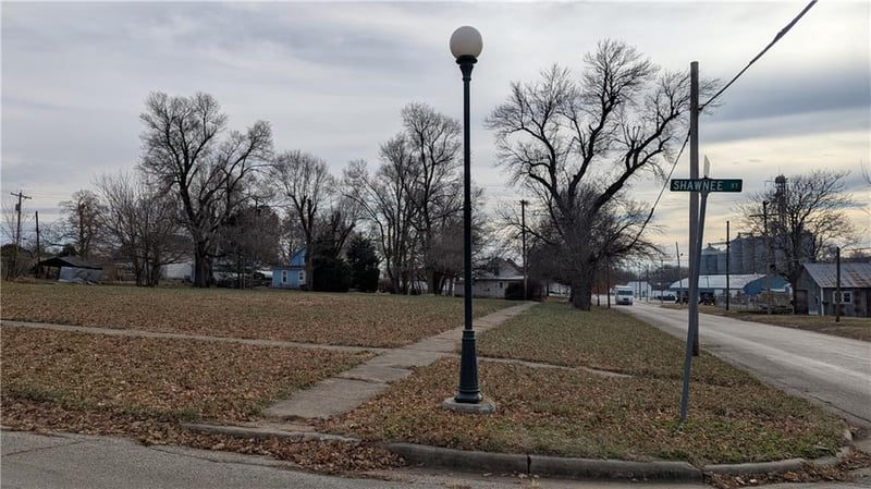 815 Shawnee St, Hiawatha, KS 66434