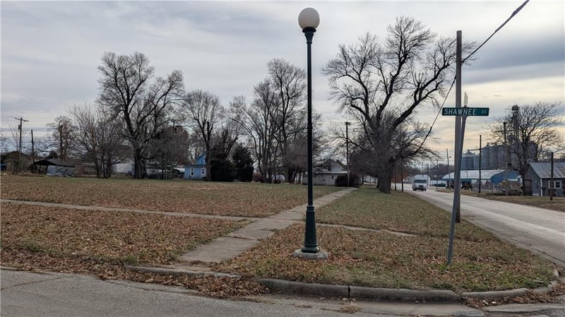 815 Shawnee St, Hiawatha, KS 66434