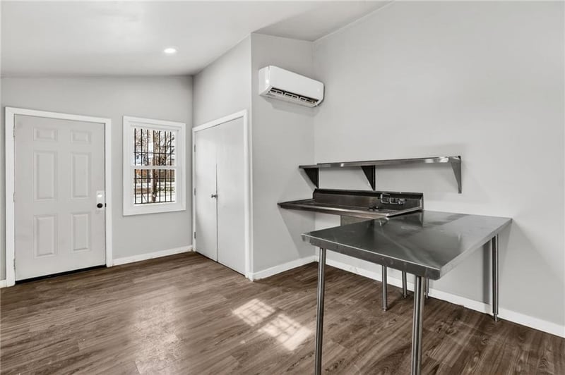 3235 College Ave, Kansas City, MO 64128