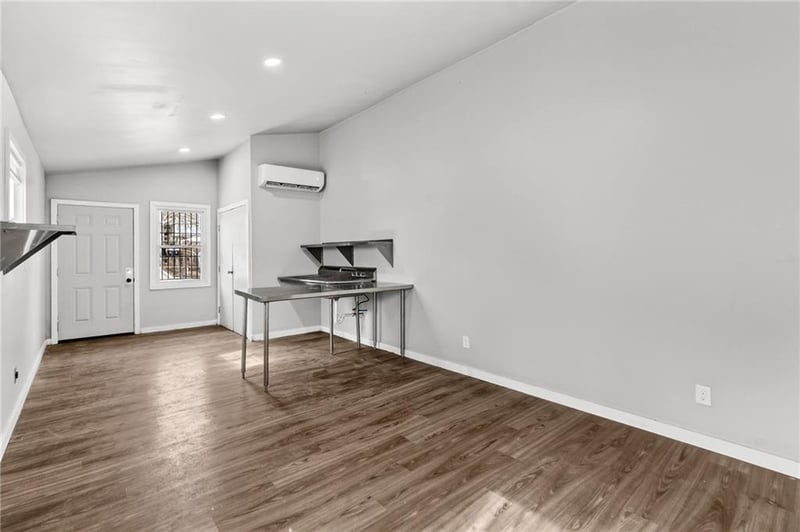 3235 College Ave, Kansas City, MO 64128