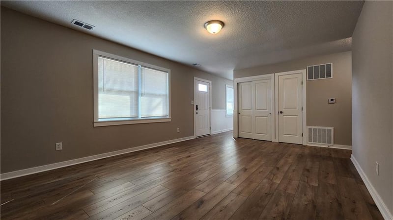 1820 Vista Dr, Independence, MO 64058