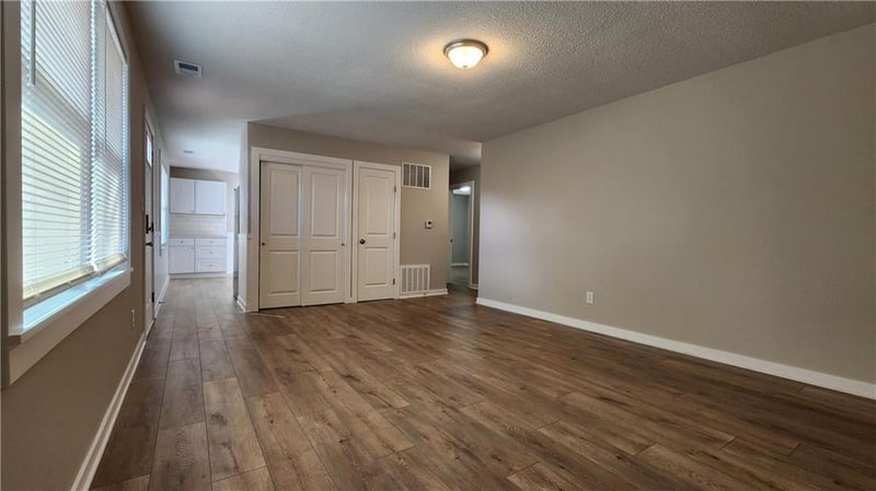 1820 Vista Dr, Independence, MO 64058