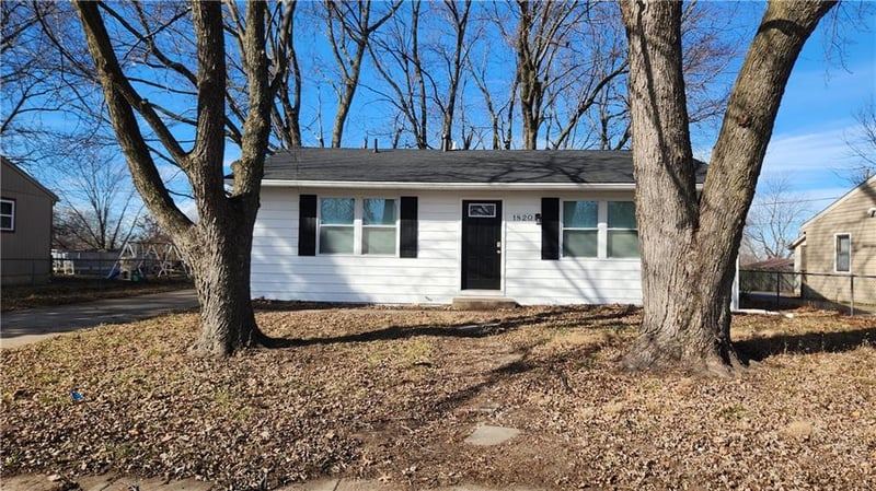 1820 Vista Dr, Independence, MO 64058