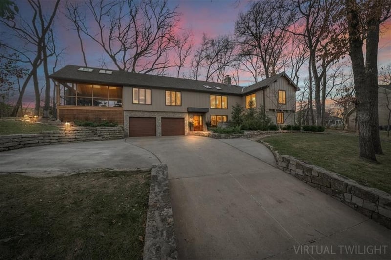 450 Hillcrest St E, Lake Quivira, KS 66217