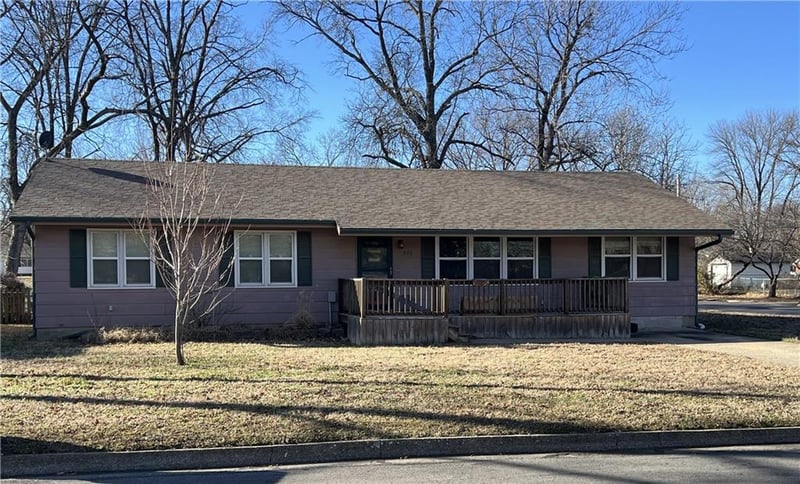 925 Elm St, Nevada, MO 64772